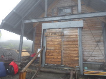 荒川中岳避難小屋