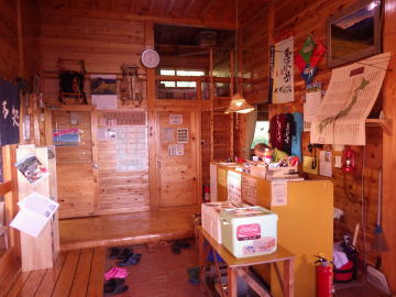 荒川小屋内部
