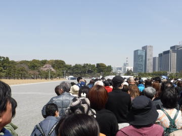 左前方に坂下門