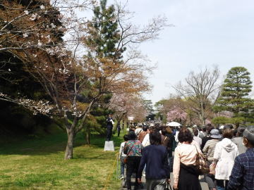 乾門が見える