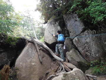 頂上すぐ近くの登山道
