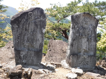 天狗の石像