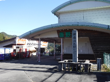 西武秩父線吾野駅前