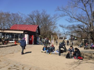 山頂付近広場