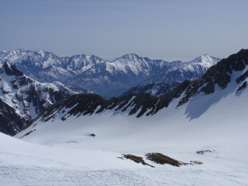 剱沢の向こうに後立山