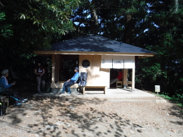 中茶屋跡の東屋