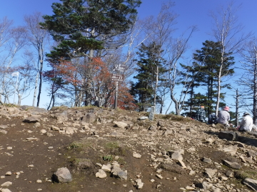 牛奥ノ雁ヶ腹摺山山頂