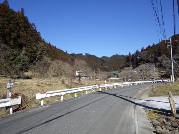 山間の道